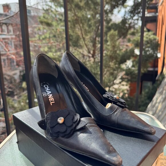 Vintage Chanel Classic Pump Black Camellia Flower Pointed Toe Heels Black 7 - Picture 13 of 14